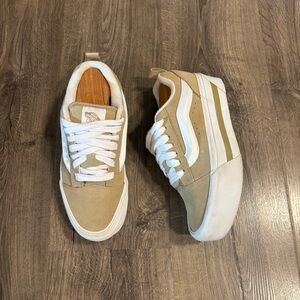 Vans Knu Stack Tan & White Platform Sneakers Women’s size 8 Thick Tongue